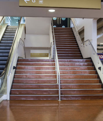 Sandown Surrey Hall Stairwell And Escalator